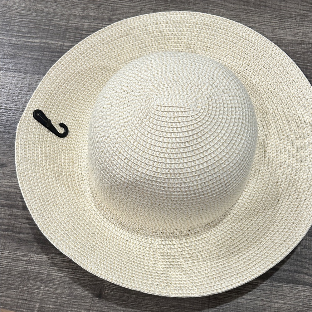 Ladies Vacation-Ready Straw Sun Hat - Cream